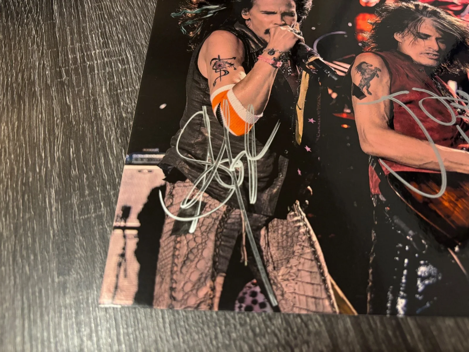 AEROSMITH SIGNED AUTOGRAPHED 8X10 RARE STEVEN TYLER & JOE PERRY W/ VIP PASSES, image 3