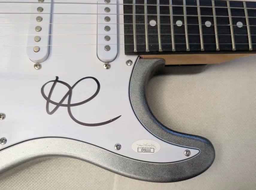 ROSE signed PAINTED GUITAR JSA Authenticated BLACKPINK coa, image 3