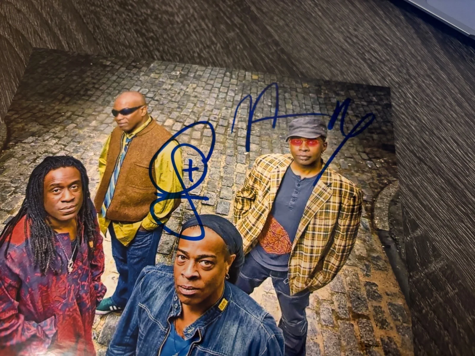 LIVING COLOUR SIGNED AUTOGRAPHED 8X10 PHOTO RARE X4 COMPLETE VERNON REID, image 2