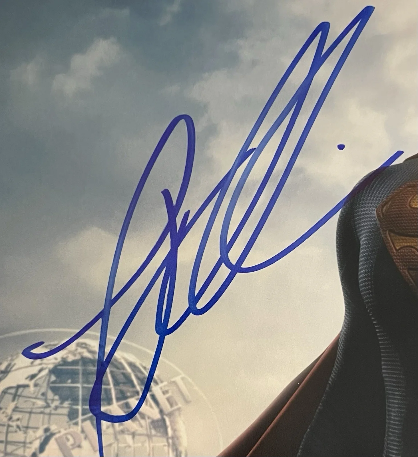 Tyler Hoechlin — TYLER HOECHLIN SIGNED 8X10 PHOTO FROM "SUPERMAN & LOIS " AS SUPERMAN JSA COA, image 3