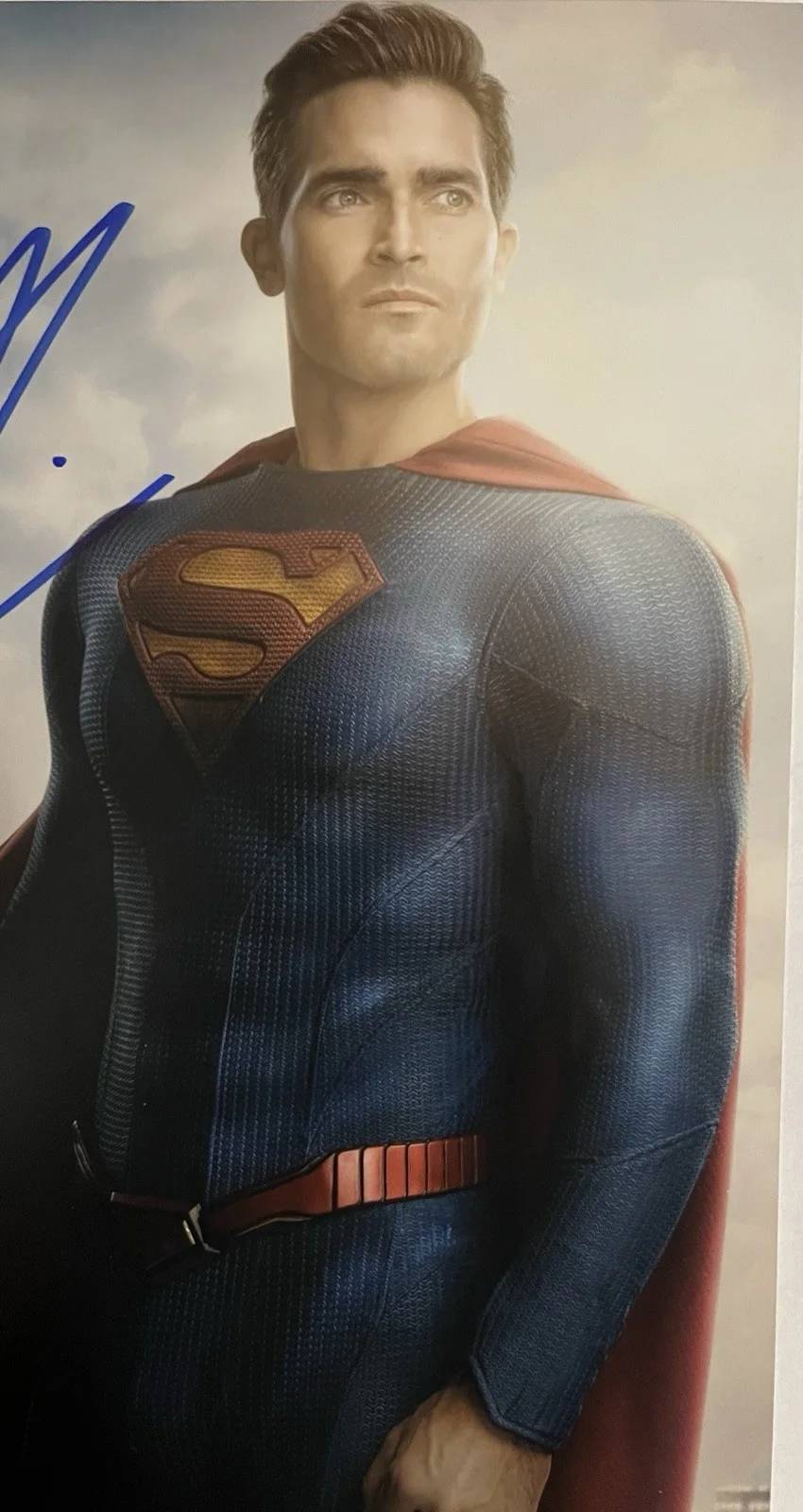 Tyler Hoechlin — TYLER HOECHLIN SIGNED 8X10 PHOTO FROM "SUPERMAN & LOIS " AS SUPERMAN JSA COA, image 4