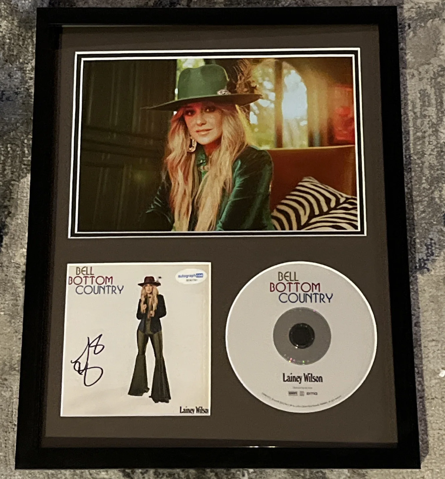 LAINEY WILSON SIGNED AUTOGRAPH 11x14 FRAMED DISPLAY ACOA COUNTRY STAR PHOTO PIC, изображение 2