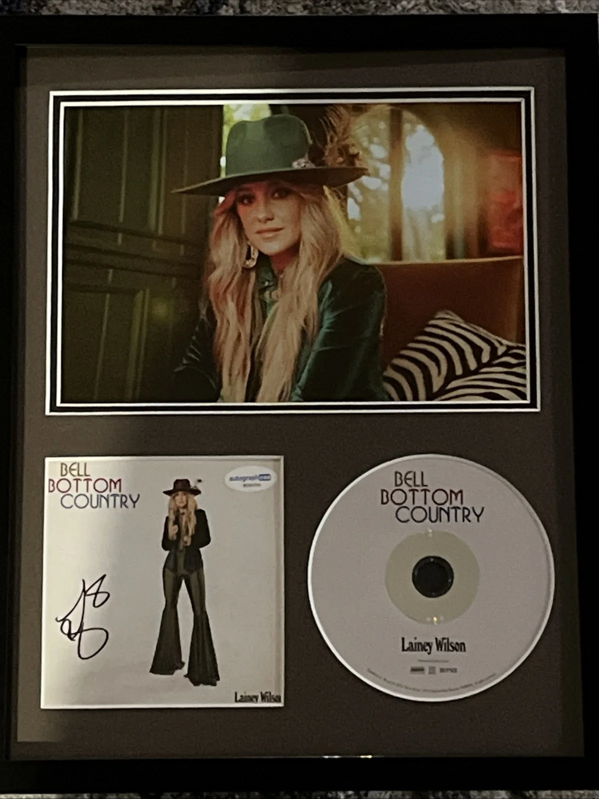 LAINEY WILSON SIGNED AUTOGRAPH 11x14 FRAMED DISPLAY ACOA COUNTRY STAR PHOTO PIC, изображение 3