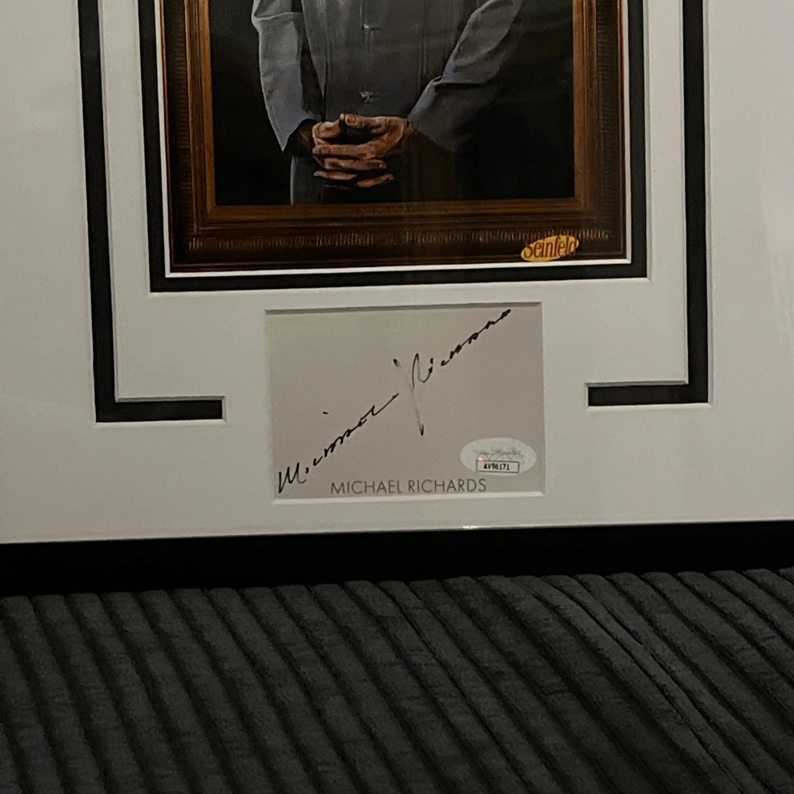 Michael Richards — Michael Richards "Seinfeld" AUTOGRAPH Signed 'Kramer' Framed 11x14 Display ACOA, image 4