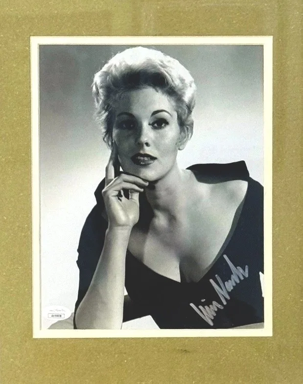 Kim Novak — Kim Novak Autograph Signed 8 x 10 B & W Photo -Vertigo - Bell Book & Candle JSA, изображение 2