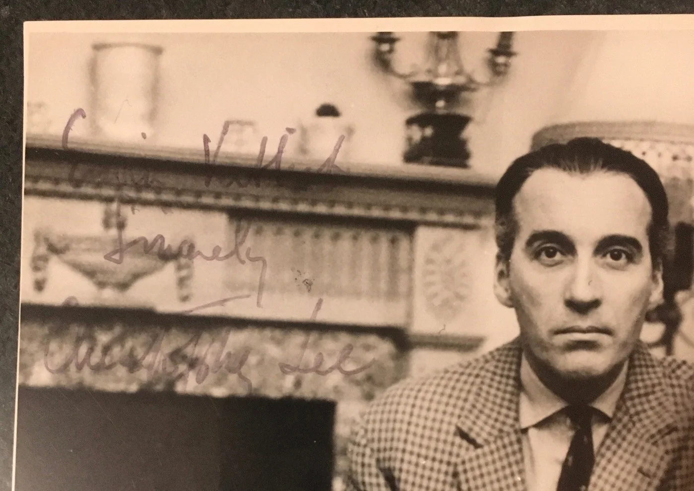 Christopher Lee — CHRISTOPHER LEE 1960's original AUTOGRAPHED 7x9 PHOTO portrait! HAMMER HORROR!, изображение 2