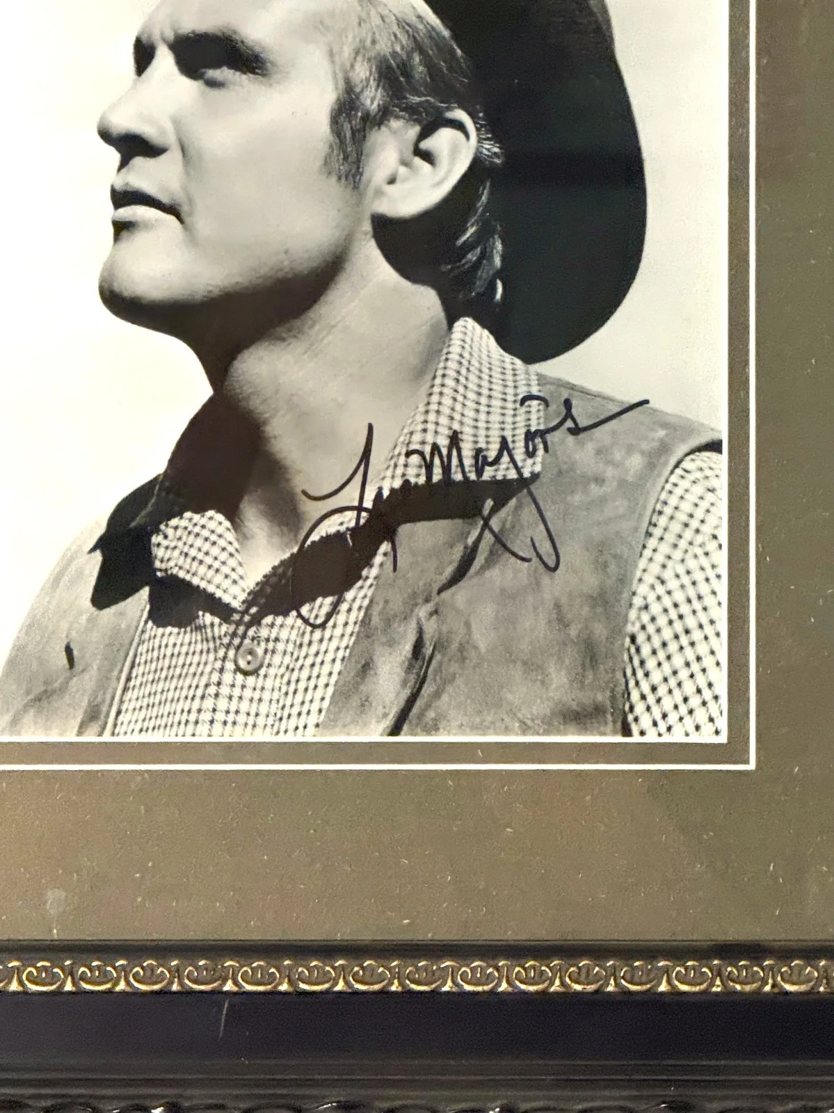 Lee Majors — Vintage Lee Majors The Big Valley - Fall Guy Autograph Signed 8 x10 Photo framed, image 3