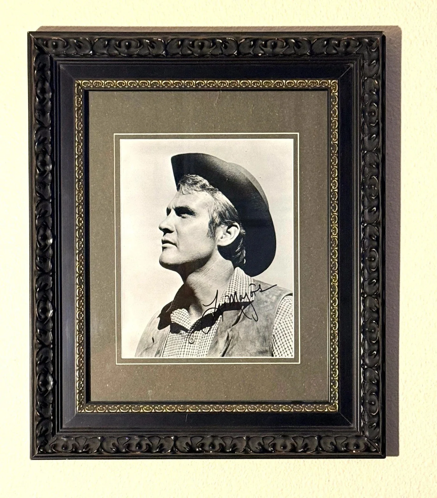 Lee Majors — Vintage Lee Majors The Big Valley - Fall Guy Autograph Signed 8 x10 Photo framed, image 4