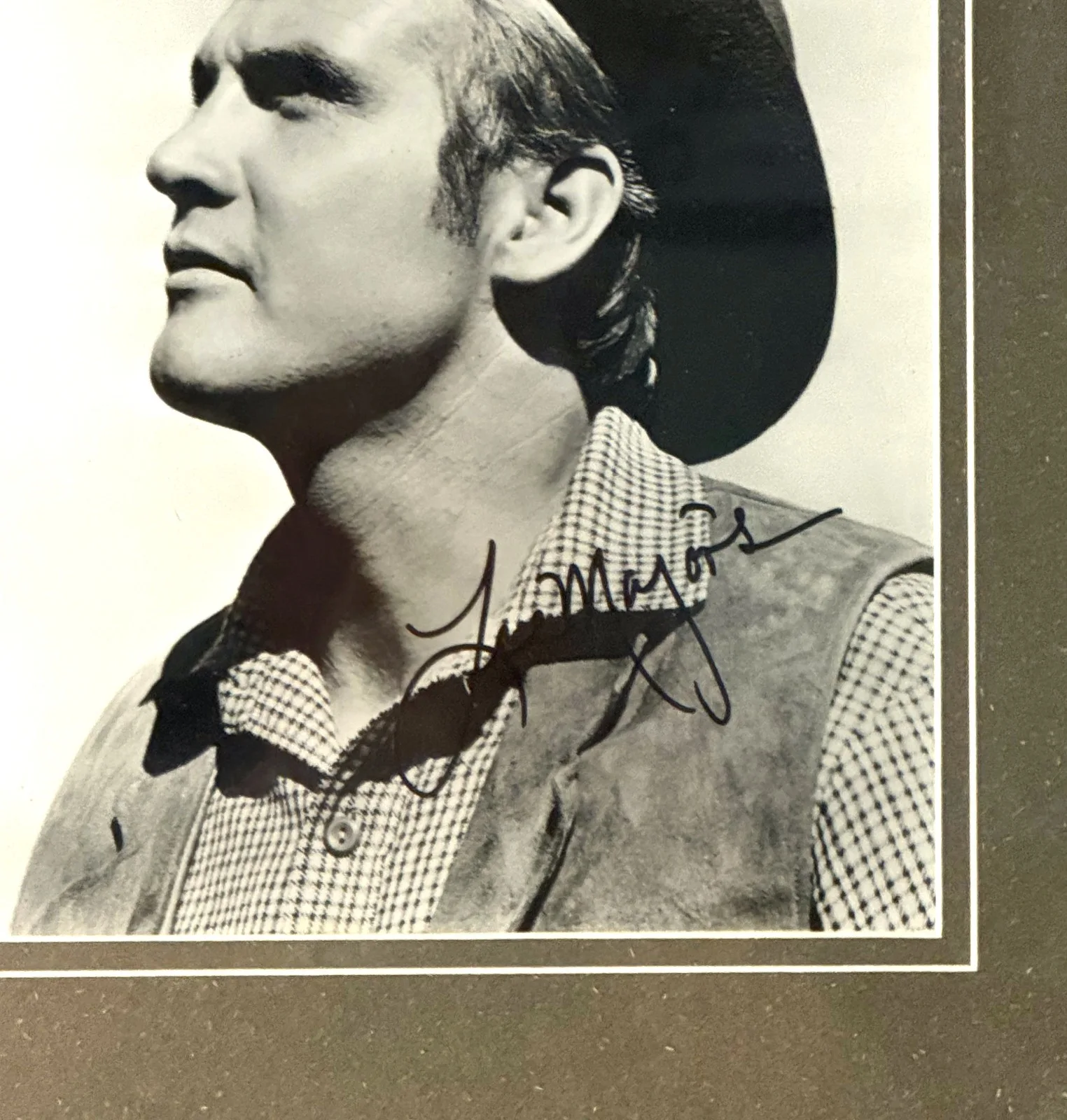 Lee Majors — Vintage Lee Majors The Big Valley - Fall Guy Autograph Signed 8 x10 Photo framed, image 5
