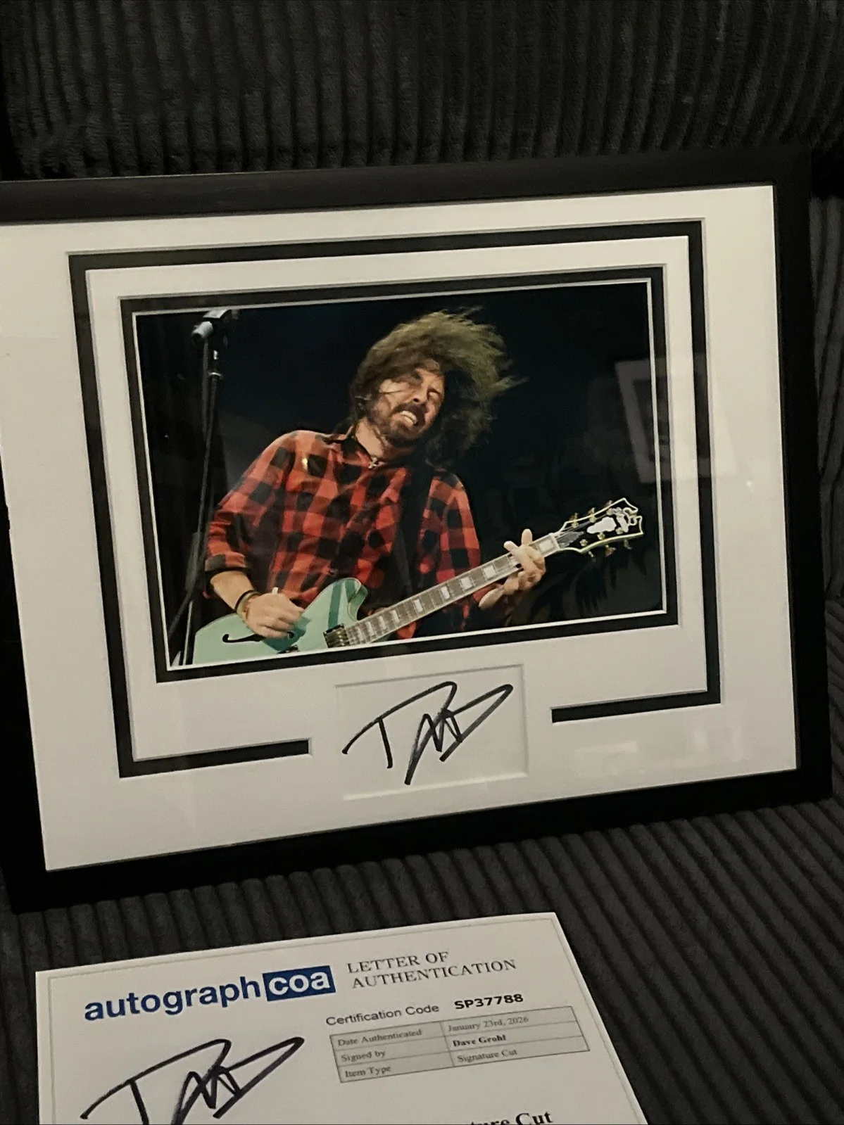 Dave Grohl — Dave Grohl "Foo Fighters" AUTOGRAPH Signed Custom Framed 11x14 Display ACOA, image 5