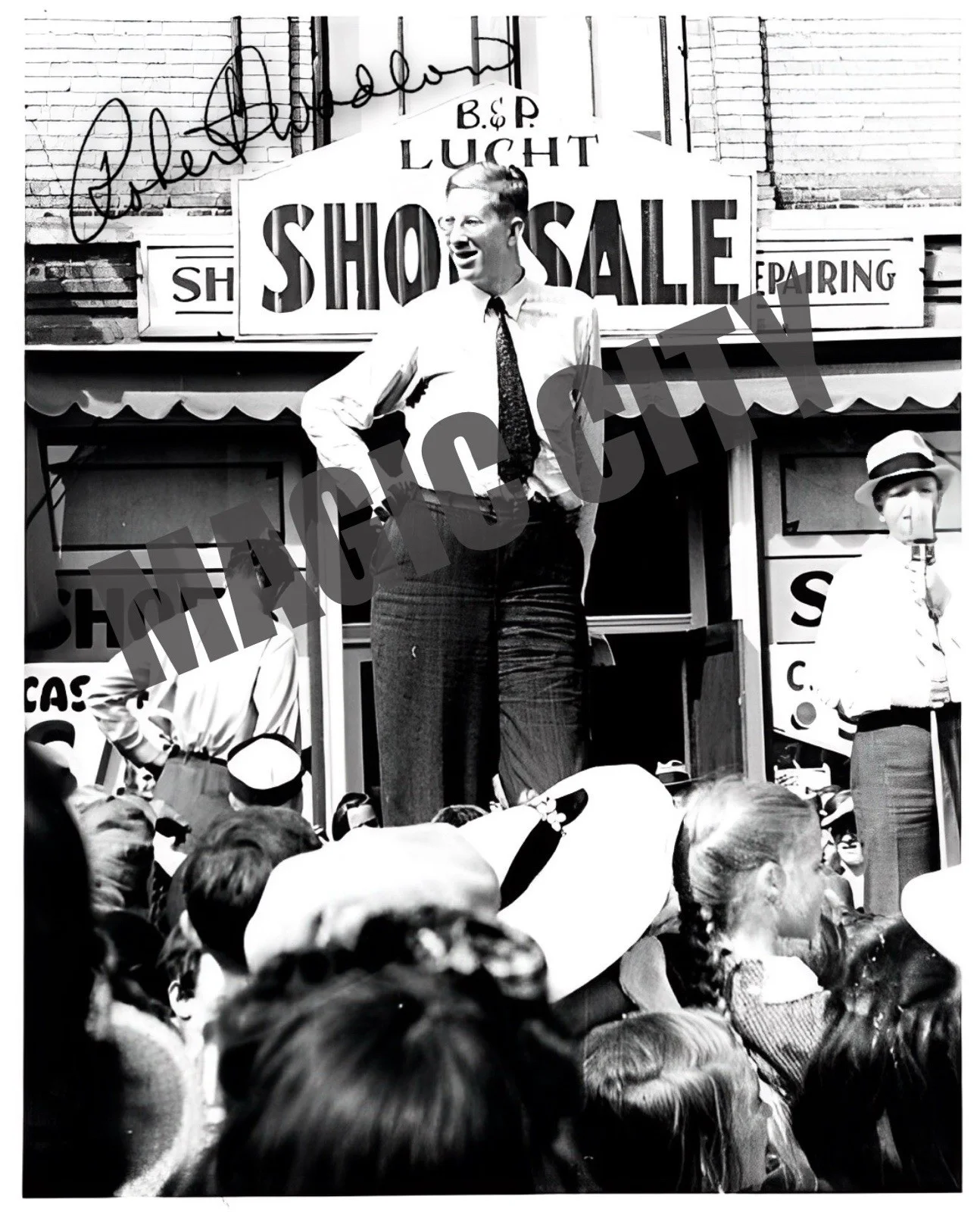 ROBERT WADLOW — ROBERT WADLOW SIGNED PHOTO AUTOGRAPH World’s Tallest Man Giant 8.5X11 REPRINT