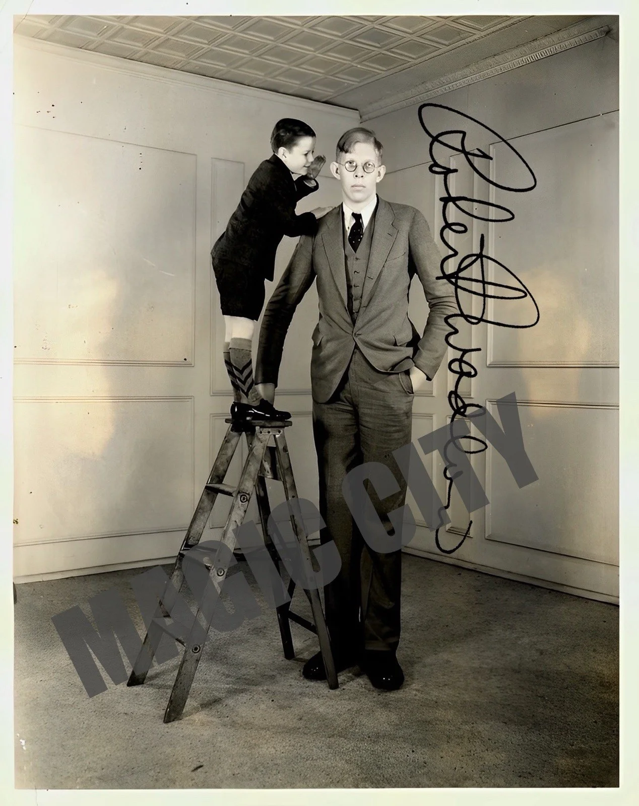 ROBERT WADLOW — ROBERT WADLOW SIGNED PHOTO AUTOGRAPH World’s Tallest Man Giant 8.5X11 REPRINT