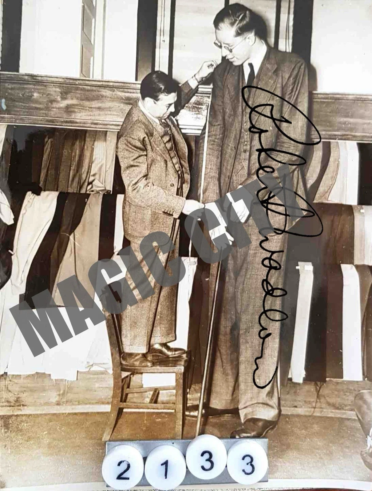ROBERT WADLOW — ROBERT WADLOW SIGNED PHOTO AUTOGRAPH World’s Tallest Man Giant 8.5X11 REPRINT