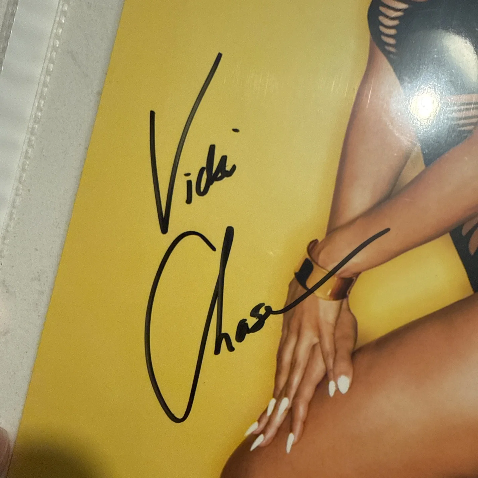 Vicki Chase — Vicki Chase Sexy Model Hand Signed 8 x 10 Glossy with coa, image 3