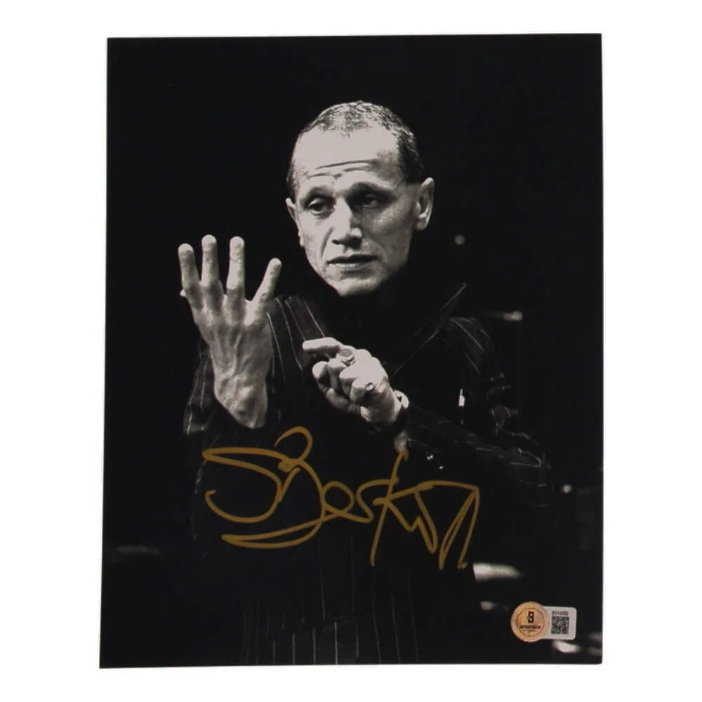Steven Berkoff — Steven Berkoff Signed "Hamlet" 8x10 Photo (Beckett)
