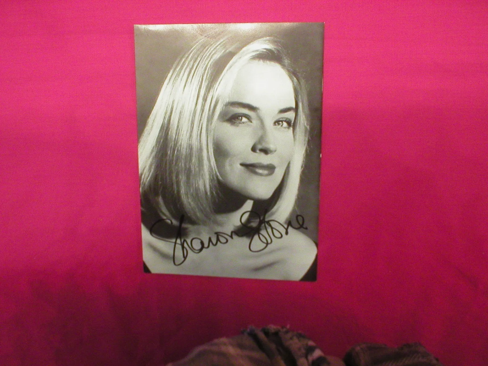Sharon Stone — SHARON STONE SIGNED, AUTOGRAPHED 5X7 PHOTO., image 2
