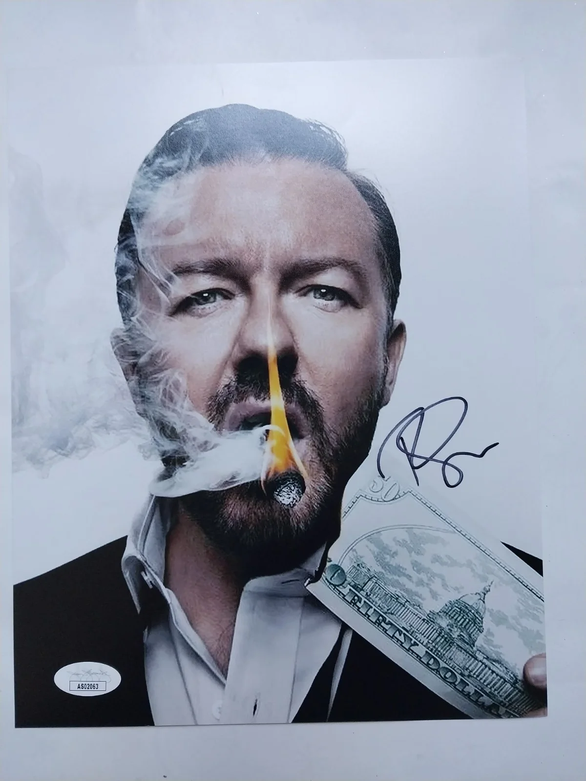 Ricky Gervais — Celebrity Autograph Ricky Gervais signed 8x10 COA