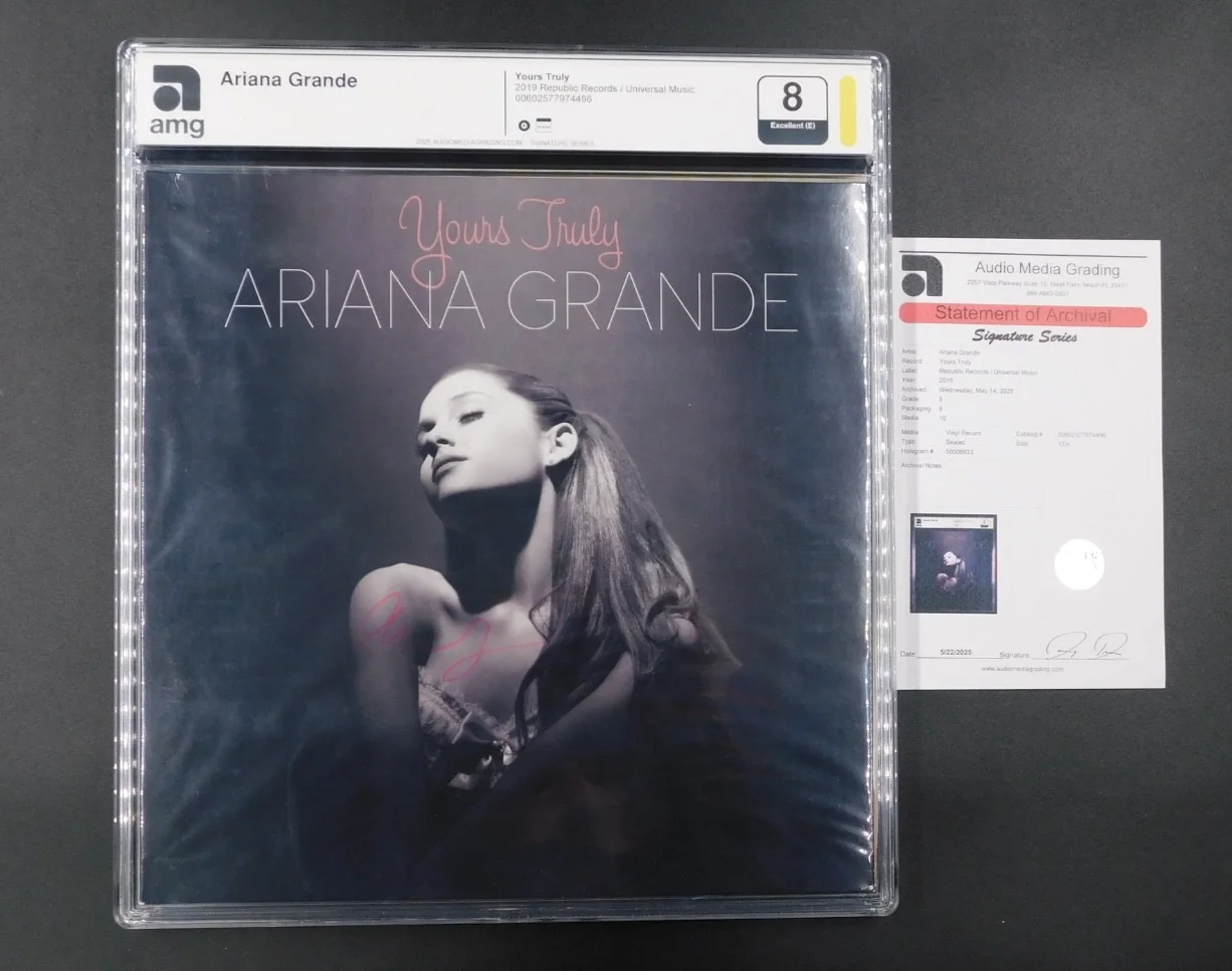 Ariana Grande Signed/Graded Vinyl Yours Truly amg 8 JSA Authenticated, image 2