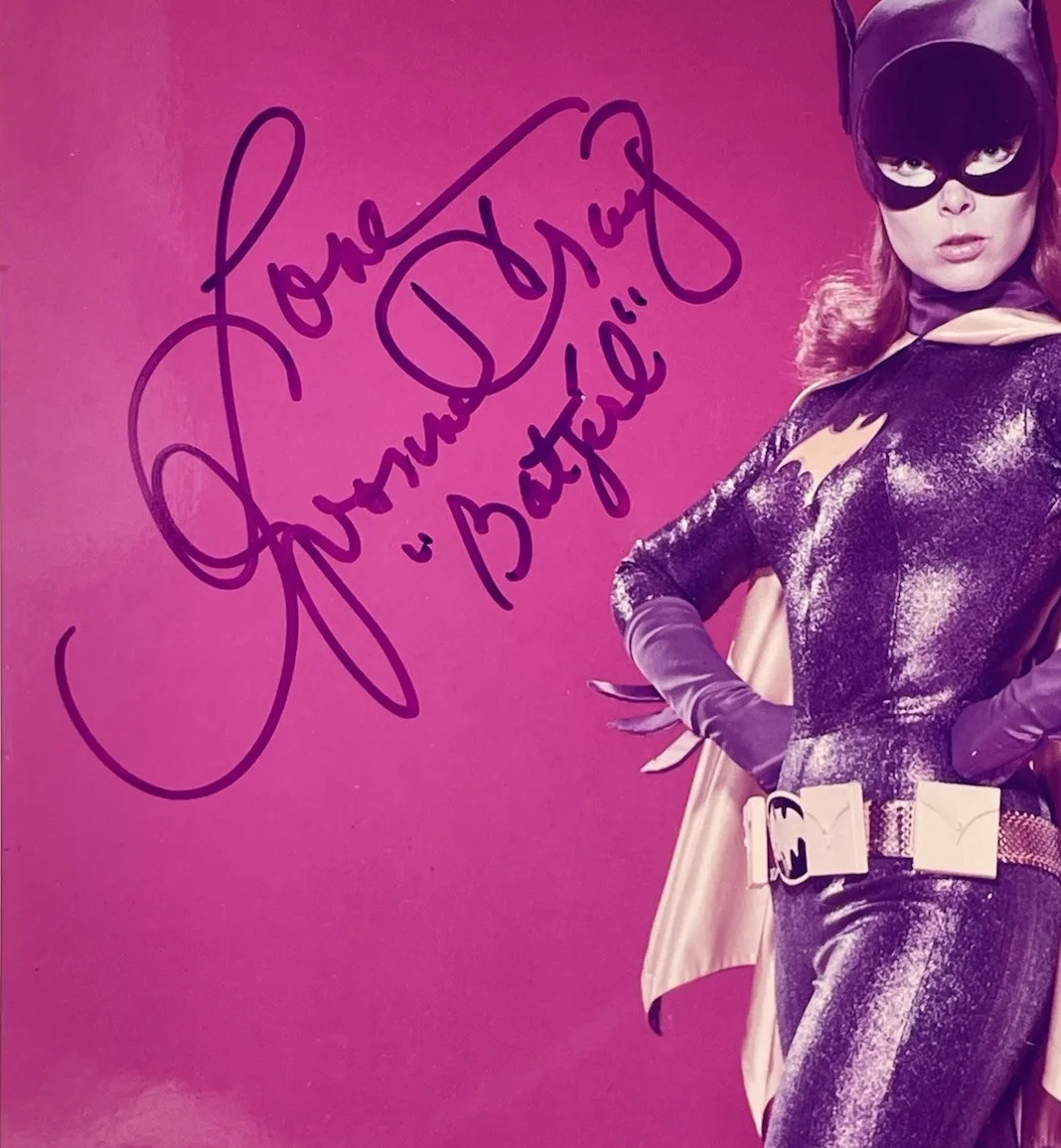 Yvonne Craig — Yvonne Craig Hand Signed 8x10 Photo JSA Authenticated Batman Batgirl, image 2