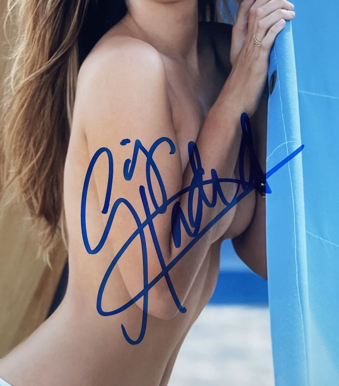 Gigi Hadid — Gigi Hadid Authentic Hand Signed 8x10 Photo Autograph Model, image 2