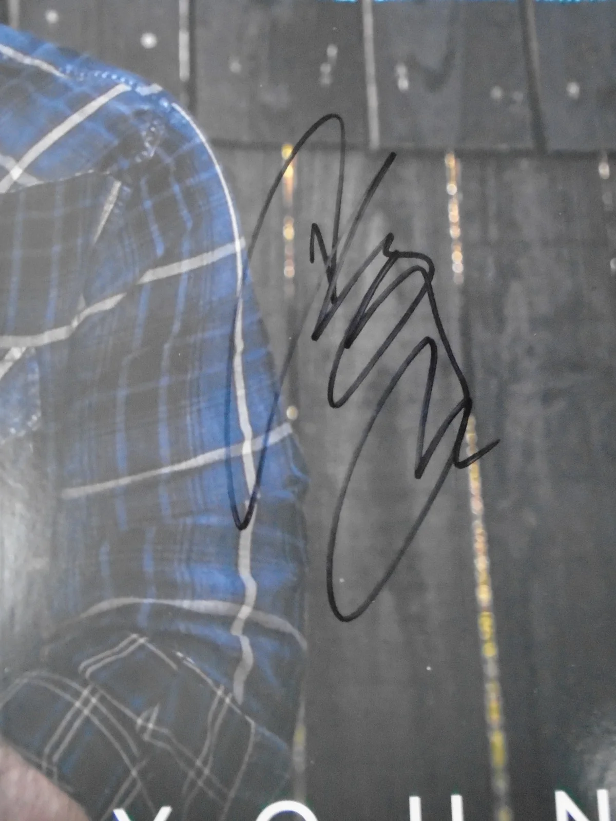 Chris Young ~ Signed ~ Famous Friends ~ Vinyl Record ~ LP ~ Drowning ~ New!, изображение 2