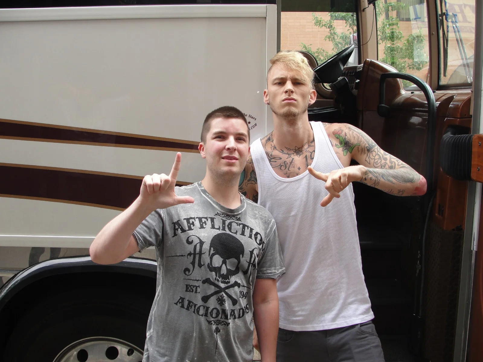 MGK SIGNED 11X14 PHOTO BIG INSCRIPTION AUTOGRAPH MACHINE GUN KELLY RARE, изображение 3