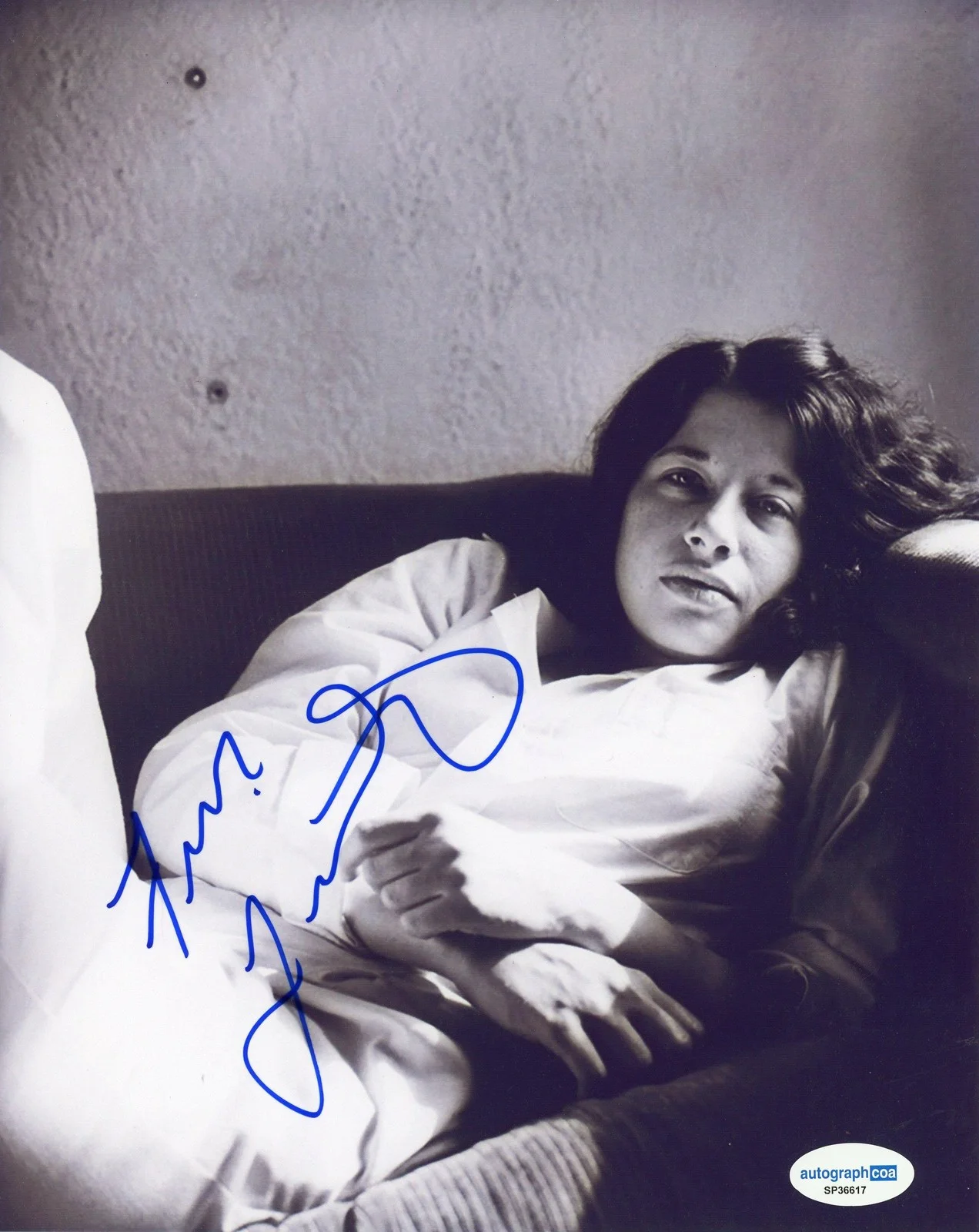Fran Lebowitz — Fran Lebowitz "Metropolitan Life" Author AUTOGRAPH Signed 8x10 Photo C ACOA, image 2