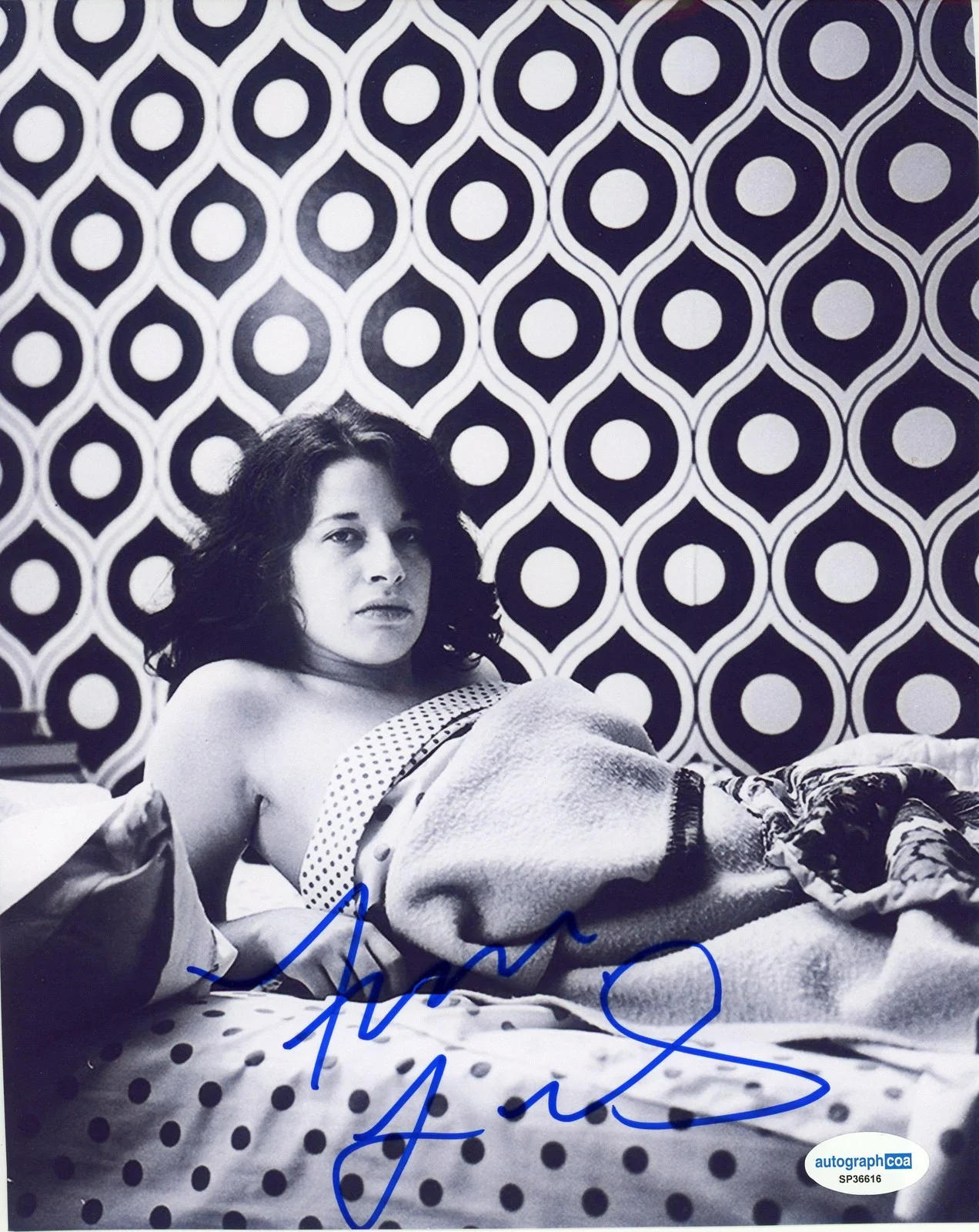 Fran Lebowitz — Fran Lebowitz "Metropolitan Life" Author AUTOGRAPH Signed 8x10 Photo B ACOA, image 2