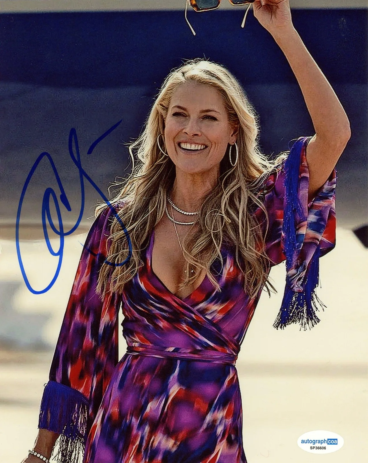 Ali Larter — Ali Larter "Landman" AUTOGRAPH Signed 'Angela Norris' 8x10 Photo D ACOA, изображение 2