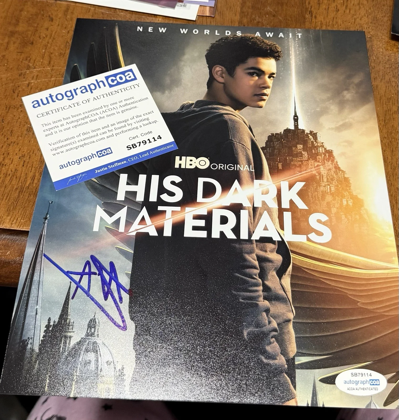 Amir Wilson — Amir Wilson "His Dark Materials" AUTOGRAPH Signed 'Will Parry' 8x10 Photo ACOA, изображение 3