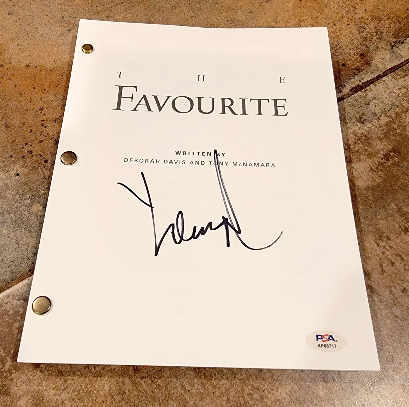 Yorgos Lanthimos — Yorgos Lanthimos signed The Favourite movie script full 111 pages PSA DNA