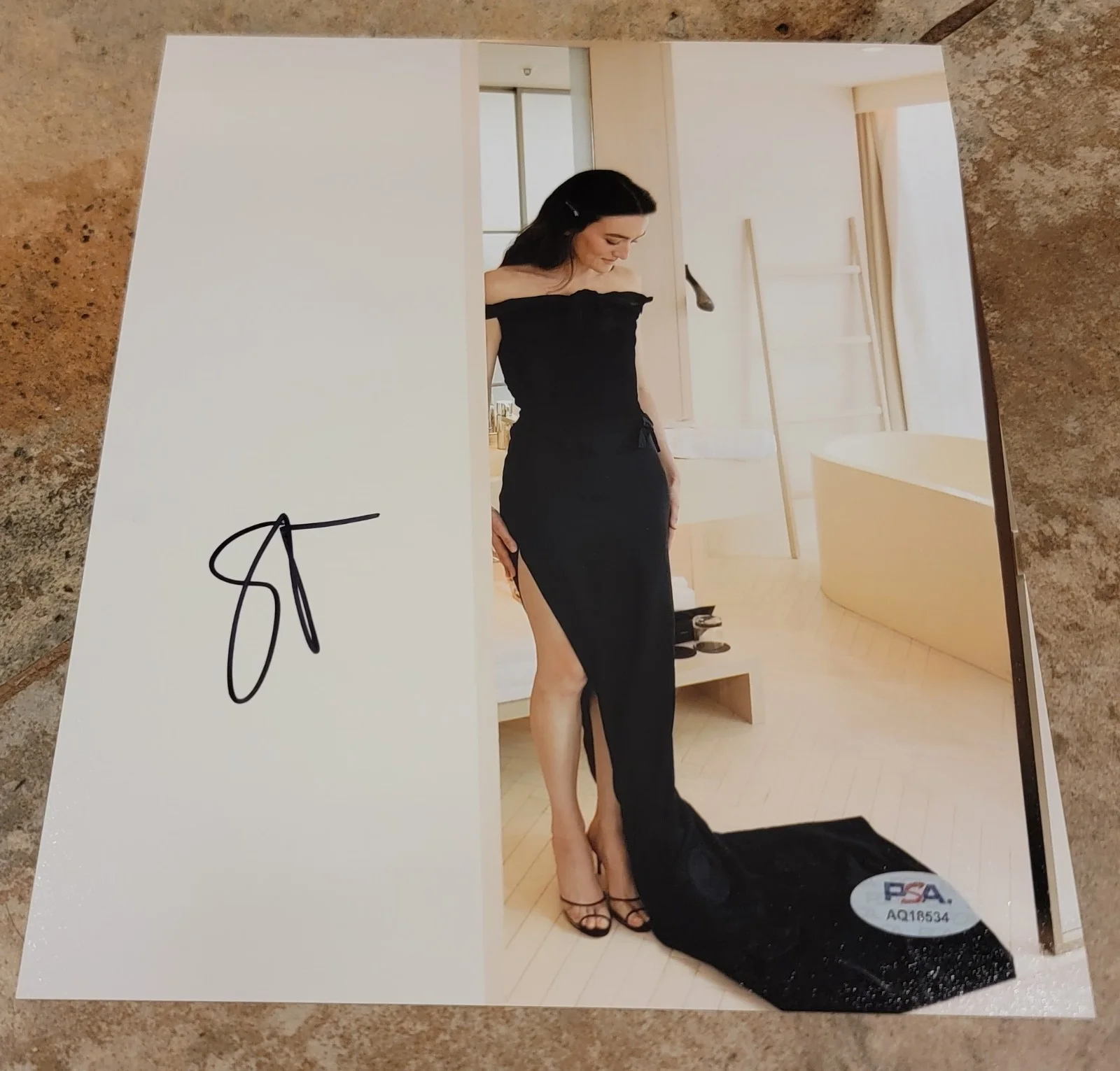 Sarah Pidgeon — Sarah Pidgeon signed 8x10 photo PSA DNA autograph photoshoot black dress