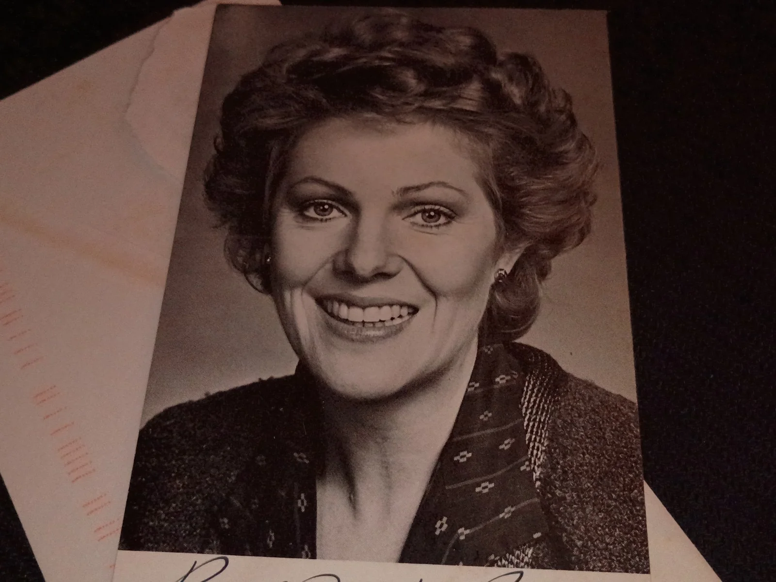 Lynn Redgrave — Lynn Redgrave - Vintage Autograph Photo - Authentic Hand Signed 6x3.5, изображение 3