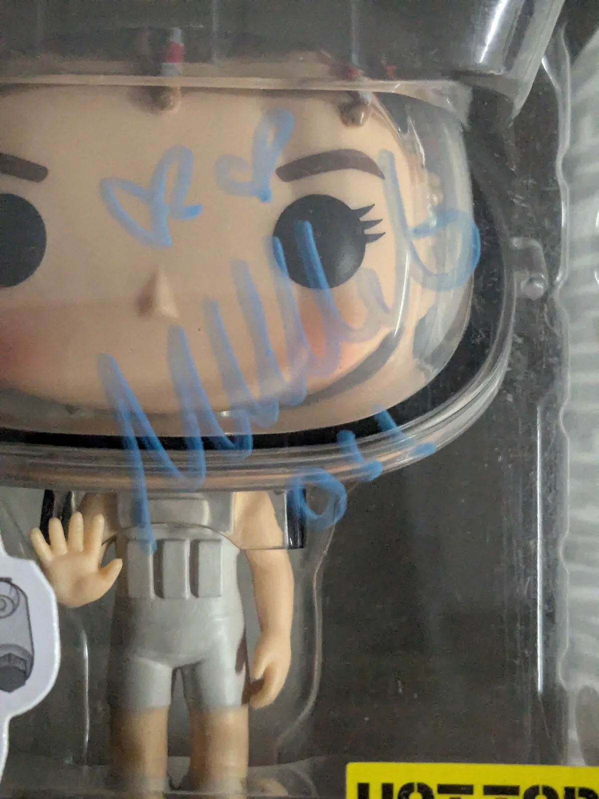 MILLIE BOBBY BROWN — MILLIE BOBBY BROWN Signed HOT TOPIC FUNKO POP Stranger Things "011" Water JSA, изображение 2