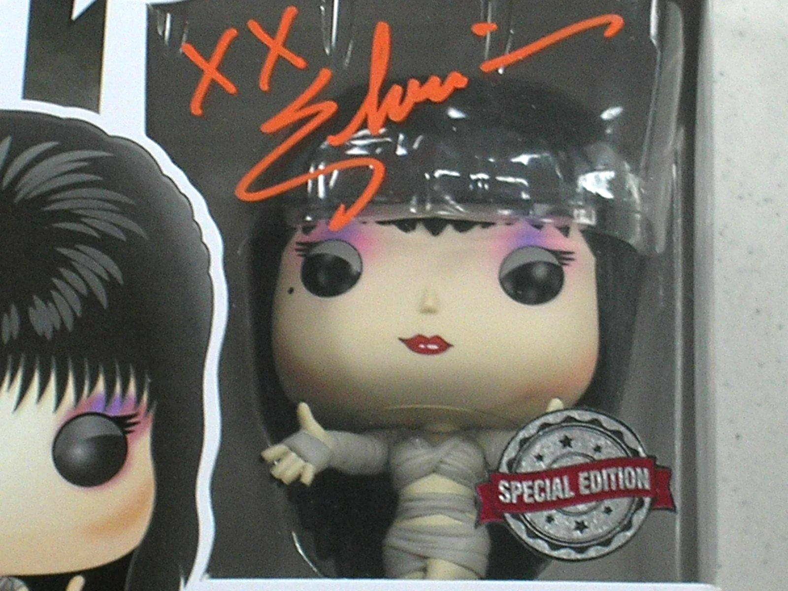 Elvira — ELVIRA Signed Special Edition MUMMY FUNKO POP Autograph Orange BAS JSA COA, изображение 2