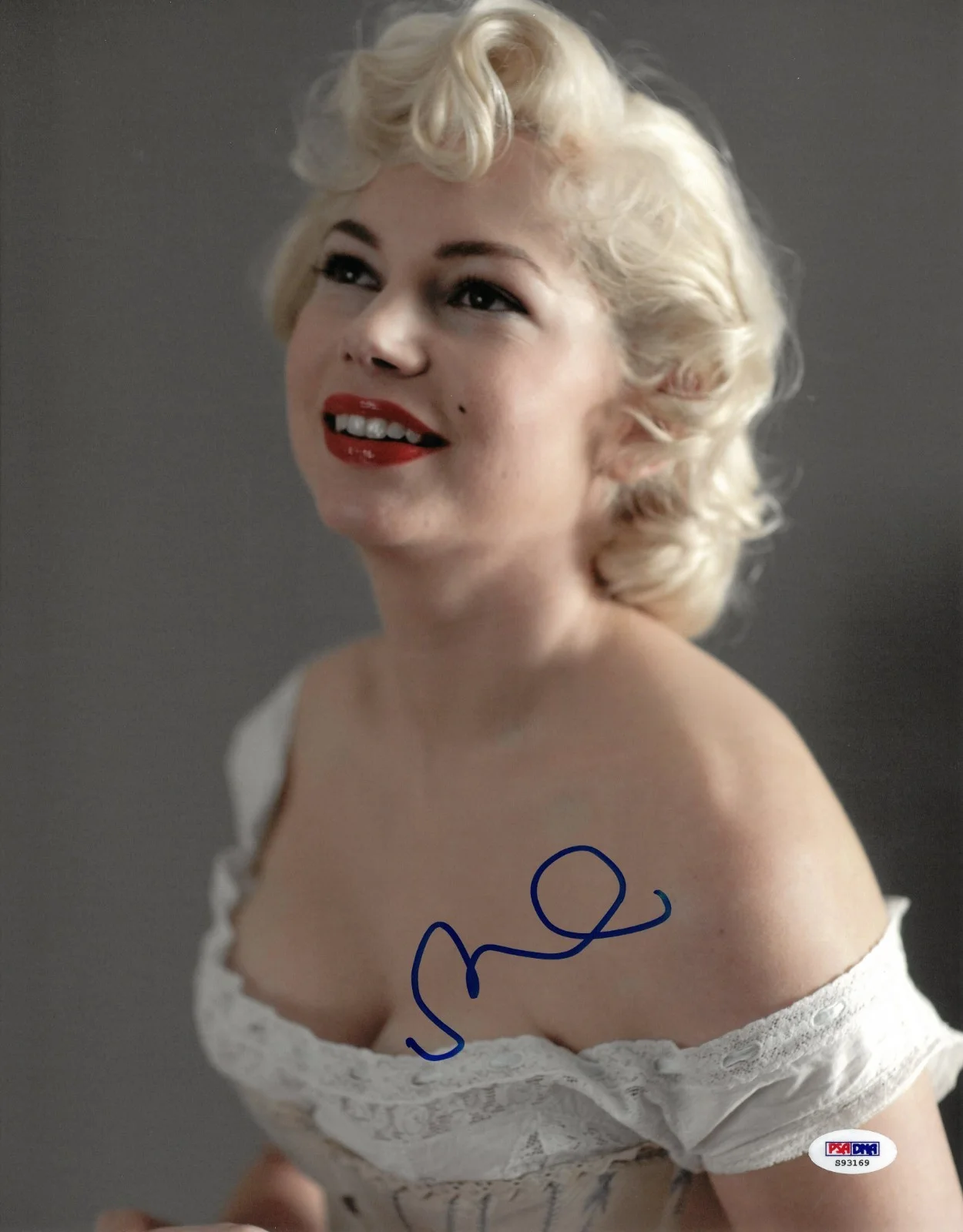 Michelle Williams — Michelle Williams Signed 11x14 Photo Autographed PSA/DNA COA My Week w Marilyn