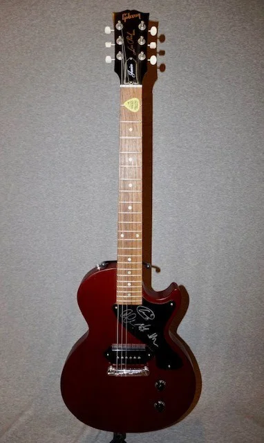 2007 Gibson Les Paul Junior Cherry Red – Signed by Jet (Australian Rock Band), image 2