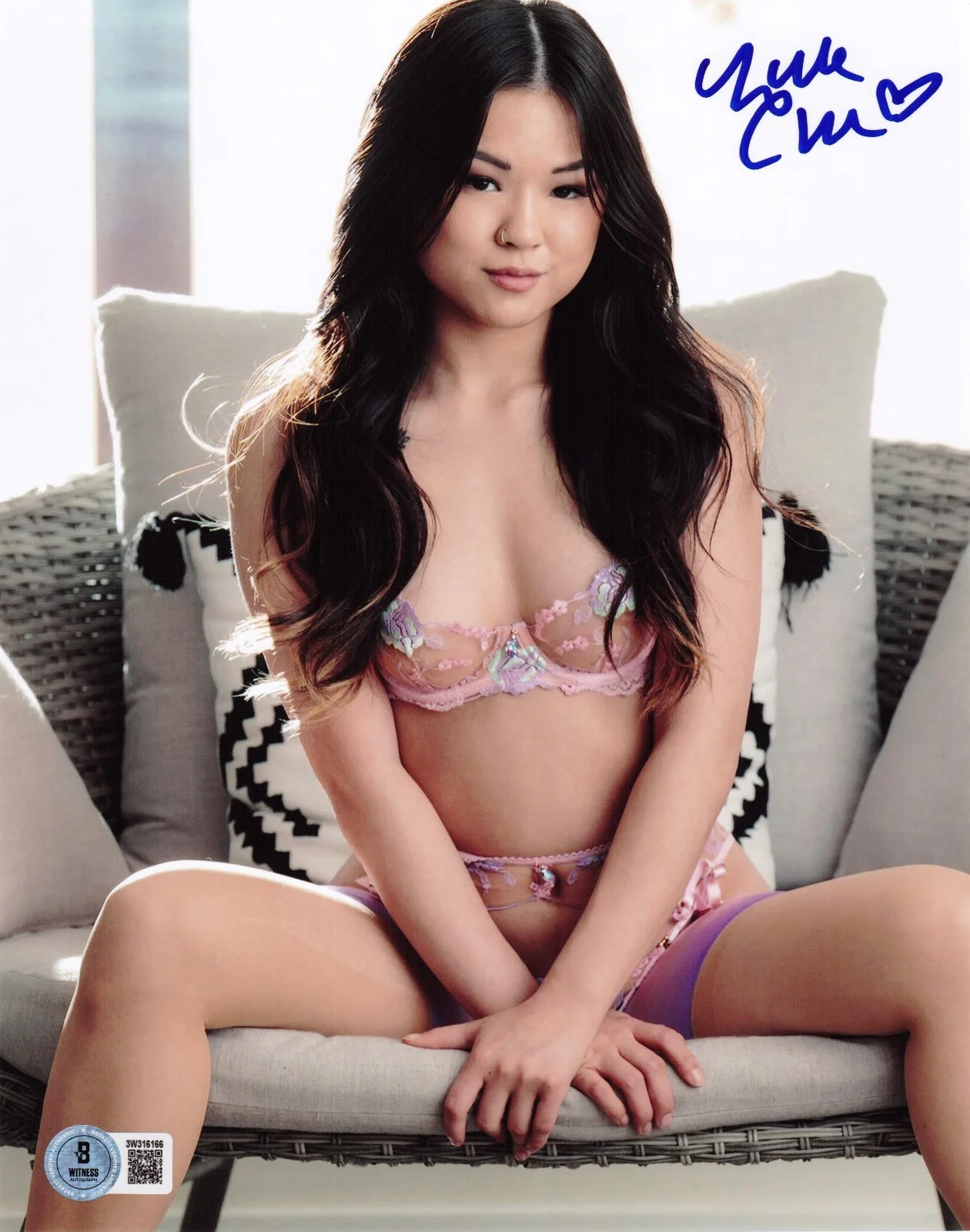 Lulu Chu — Hot Sexy Lulu Chu Signed 8x10 Photo Adult Star Autograph Beckett Hologram