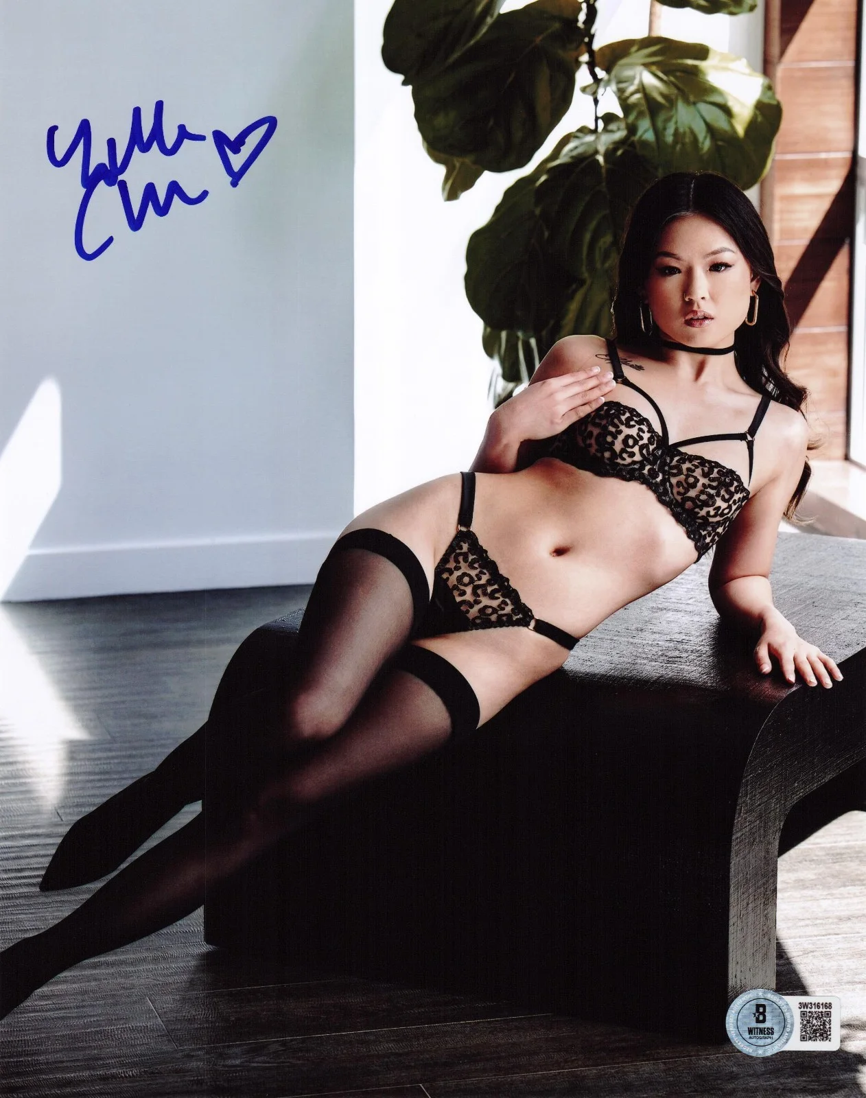 Lulu Chu — Hot Sexy Lulu Chu Signed 8x10 Photo Adult Star Autograph Beckett Hologram