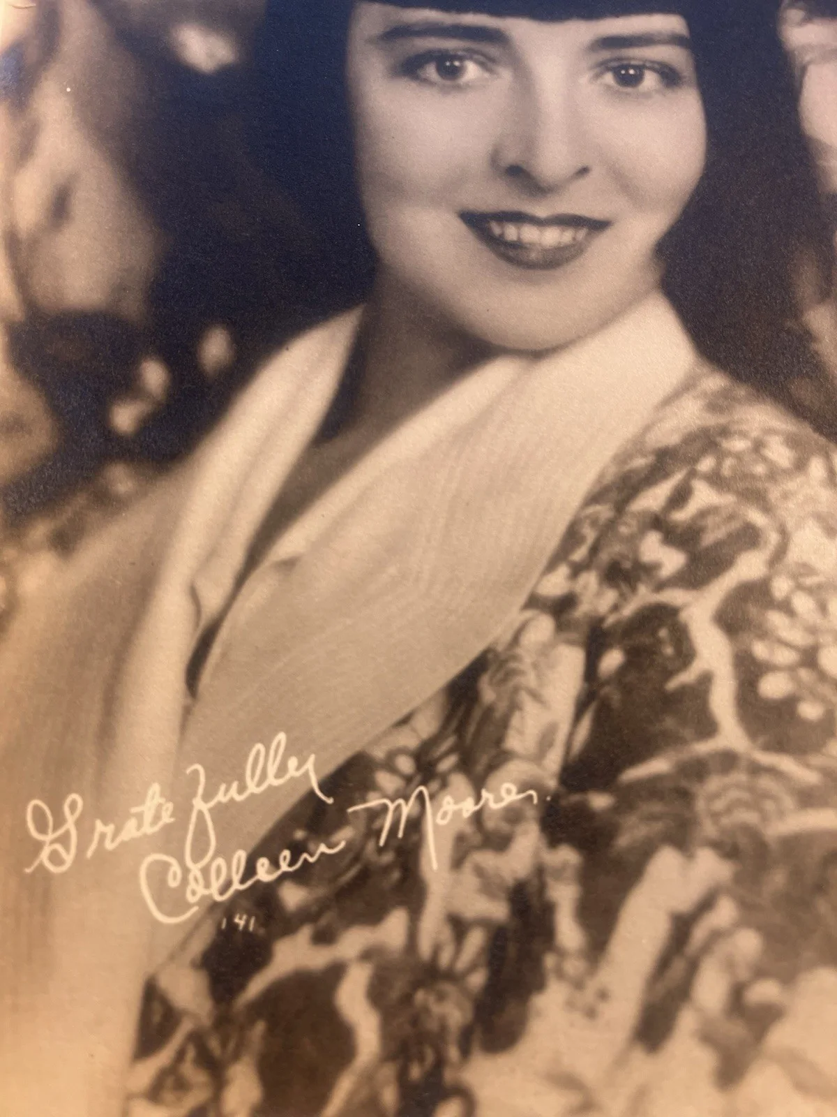 1941 COLLEEN MOORE- ORIGINAL AUTOGRAPH SIGNED 8 X 10 PHOTO, image 2