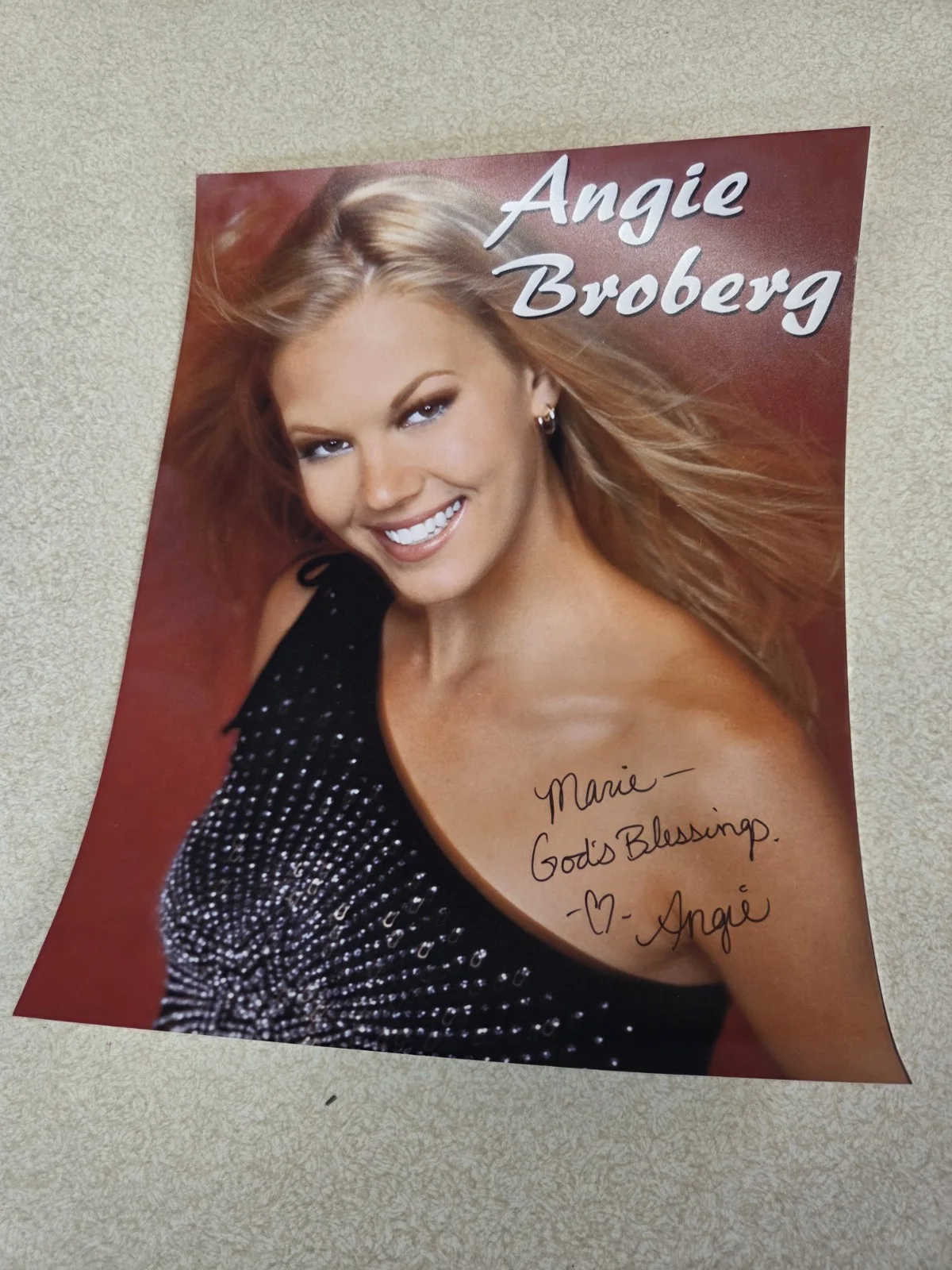 ANGIE BROBERG SIGNED PRINT. COUNTRY MUSIC STAR, изображение 2