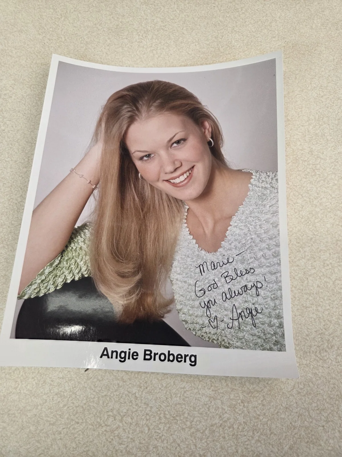 ANGIE BROBERG SIGNED PRINT. COUNTRY MUSIC STAR, изображение 2