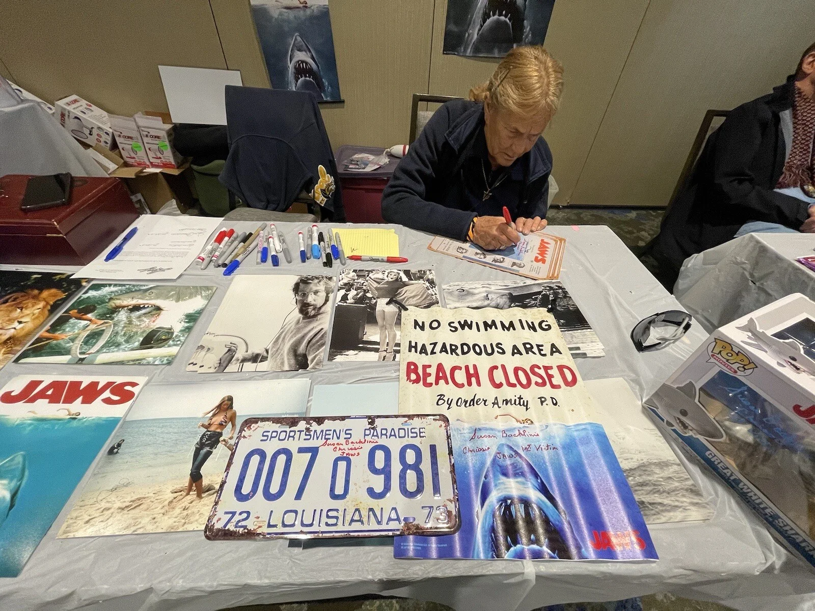Susan Backlinie — JAWS Replica License Plate movie memorabilia signed By Susan Backlinie JSA Cert, изображение 4