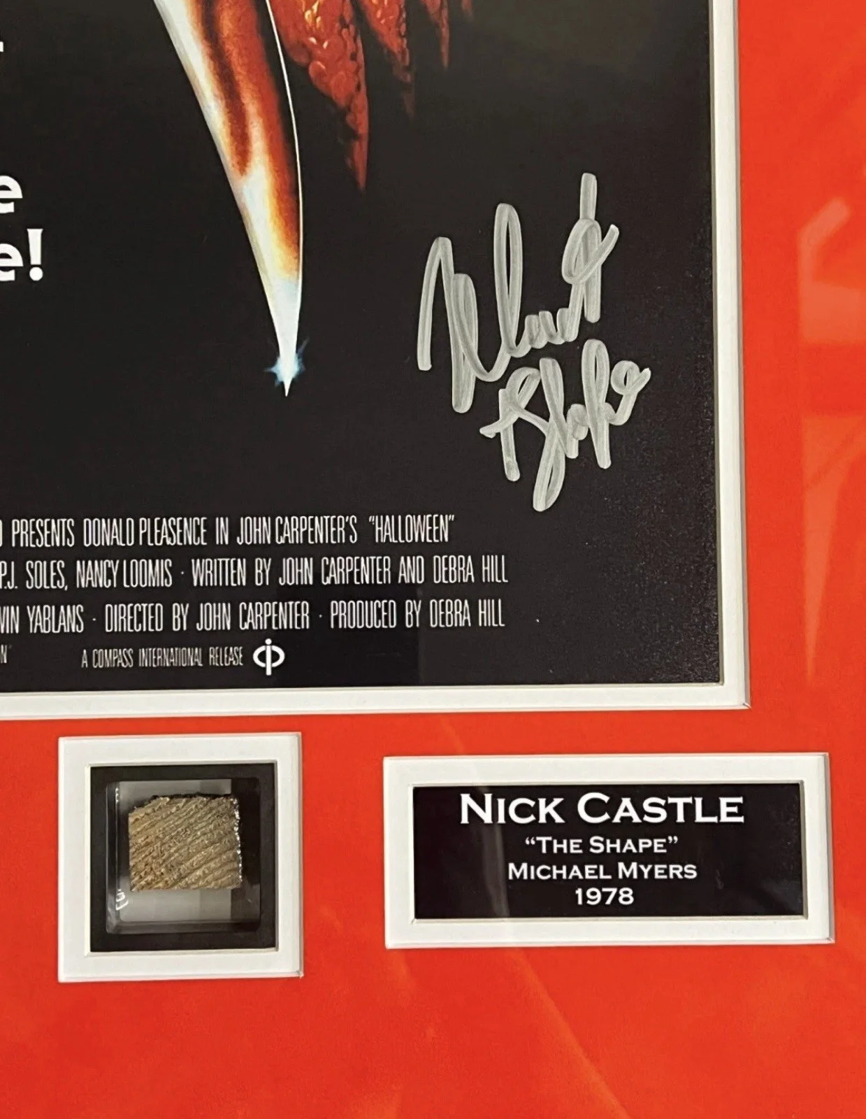Nick Castle — Nick Castle autographed suede framed 11x14 photo & relic Halloween Myers JSA COA, изображение 2