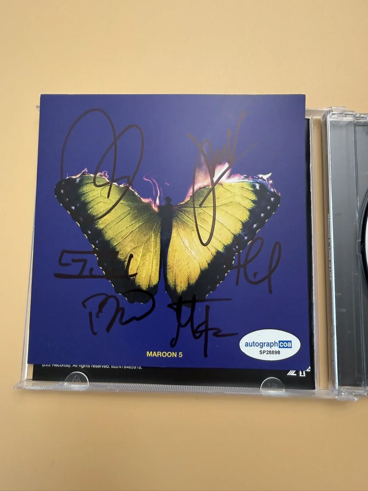 SIGNED Maroon 5 Group Autographed Love Is Like CD Adam Levine ACOA SP28898, изображение 2