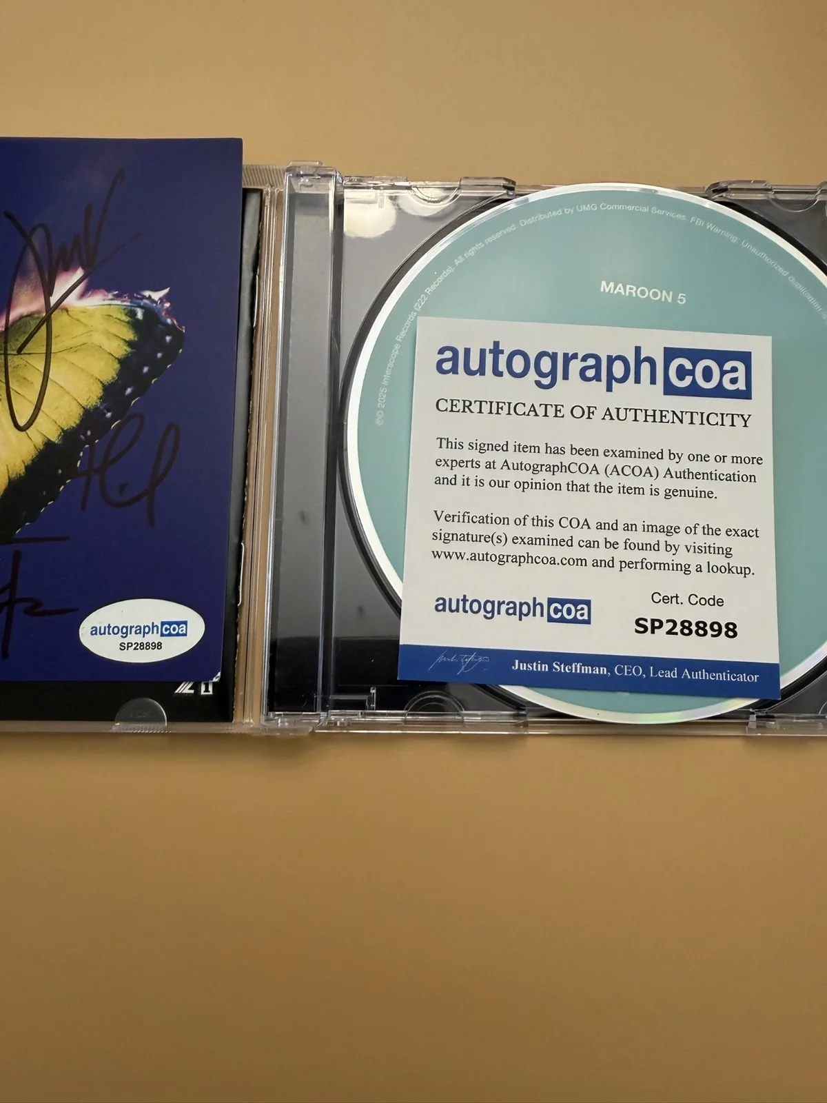 SIGNED Maroon 5 Group Autographed Love Is Like CD Adam Levine ACOA SP28898, изображение 3