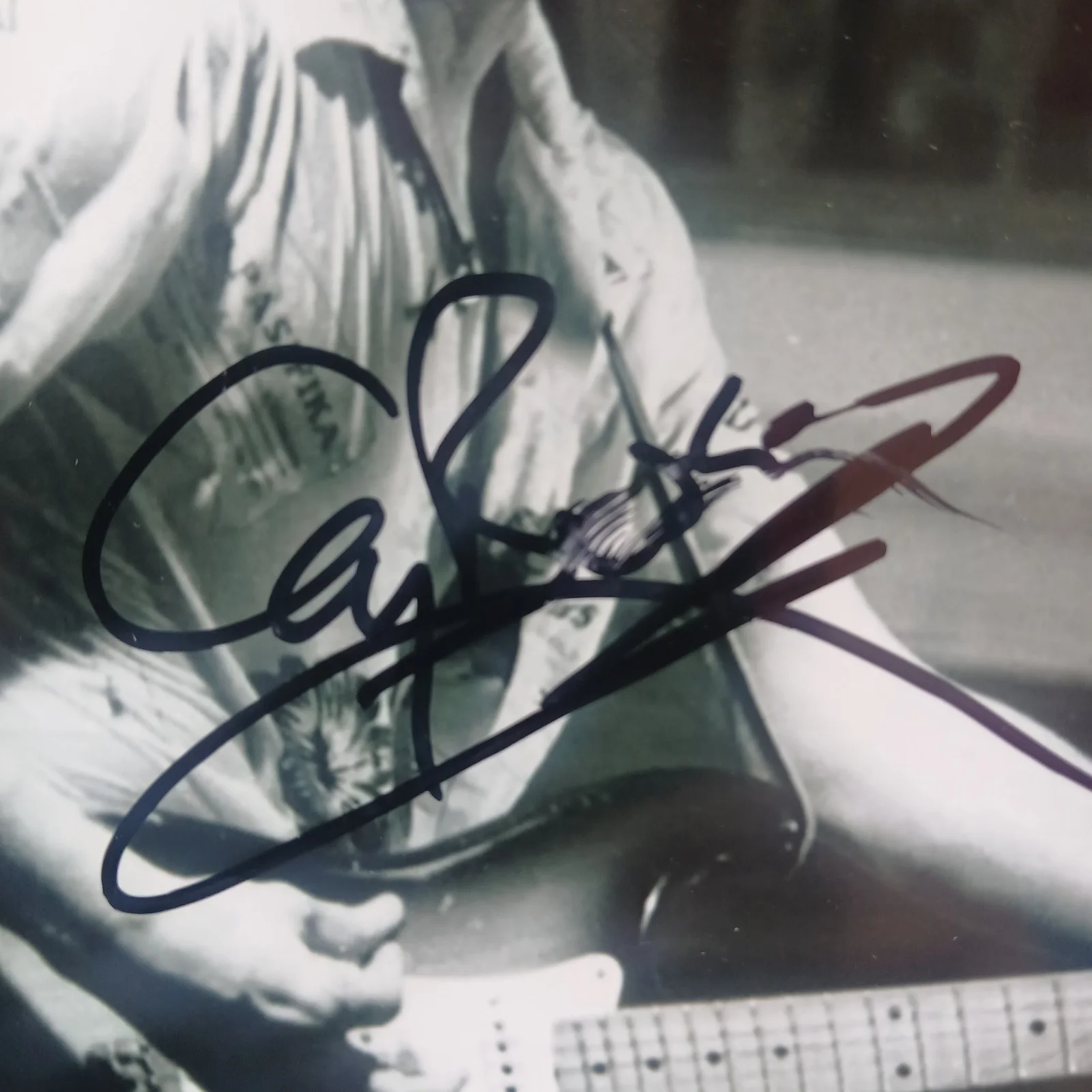 Gary Busey — Gary Busey SIGNED 4x6 Photo Young Playing Guitar DC Cab Point Break The Firm, изображение 2
