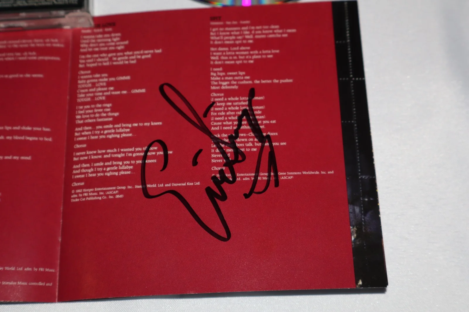 2x SIGNED 1992 Kiss Revenge CD autographs Bruce Kulick Eric Singer 90s music, image 3