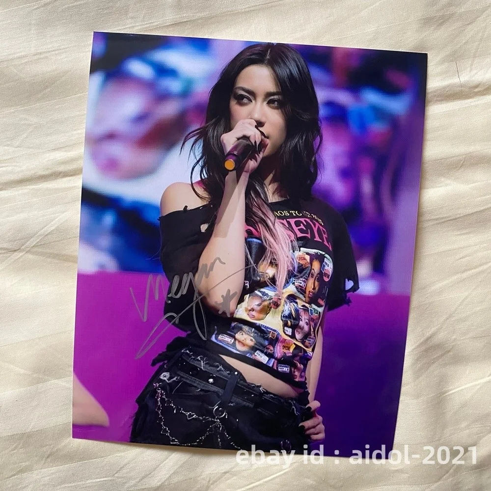 KATSEYE MEGAN Autographed Signed Photo POP GIFTS Collection 8*10 2026B, image 3