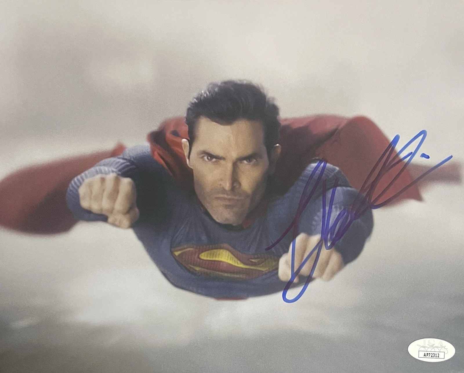 Tyler Hoechlin — TYLER HOECHLIN SIGNED 8X10 From “SUPERMAN & LOIS" As Superman, Flying. JSA COA, изображение 4